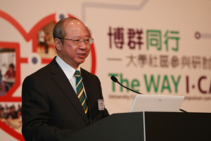 Professor Michael Hui, Pro-Vice-Chancellor, CUHK, delivers a welcome address.